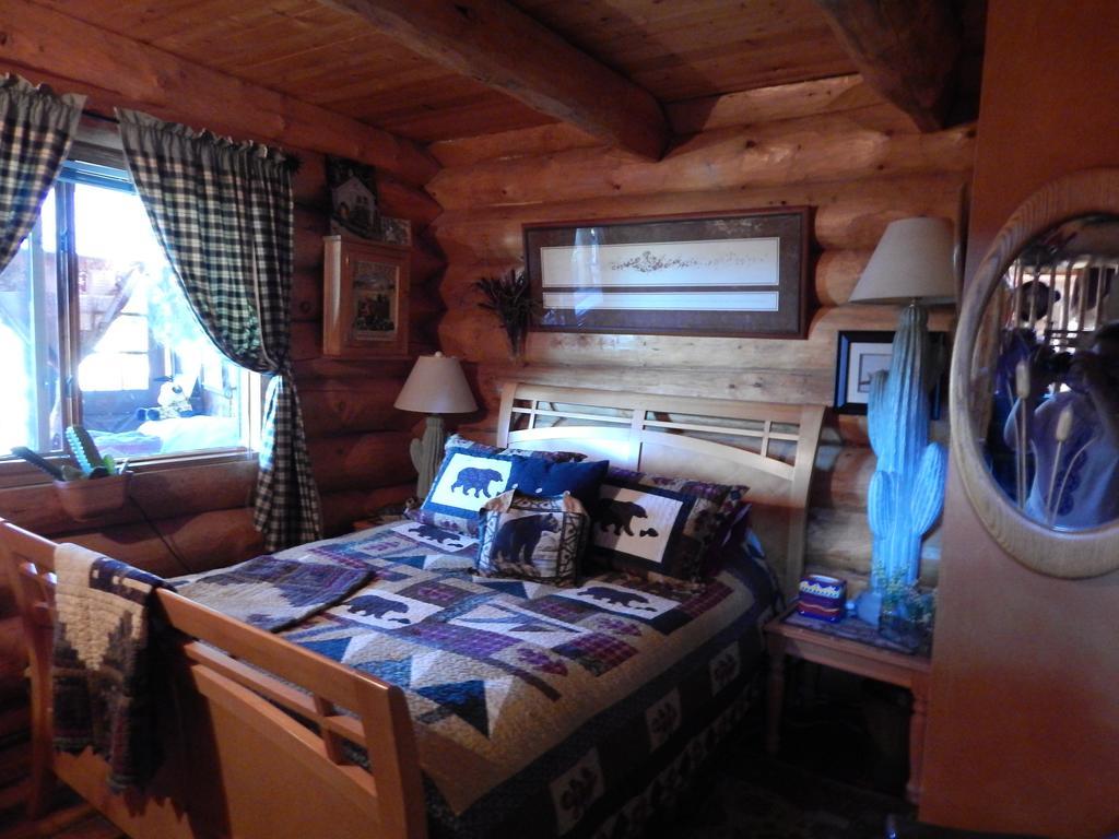 Idle Spurs Log Cabin Bed & Breakfast Black Diamond Kültér fotó